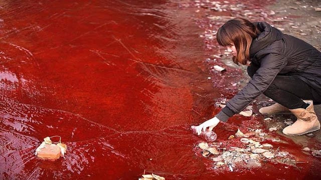 यहां होती है खुनी बारिश, देखकर डर जाते है लोग- जानिये क्या है कारण ...