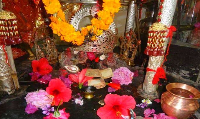 चमत्कारी मन्दिर जहाँ फर्श पर सोने से गर्भवती हो जाती है महिलाएं