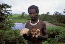 इंसानों को भी मारकर खा जाती है ये नरभक्षी जनजाति!