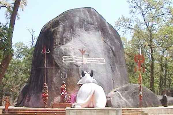 रोज बढ़ता जाता है ये शिवलिंग, जानें इसका राज