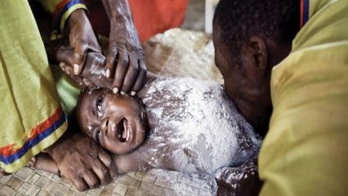 अंधविश्वास से भरे हैं ये 11 देश बच्चों से लेकर डेड बॉडी तक खा जाते हैं ये लोग!