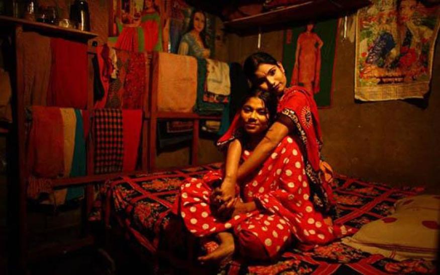 उन इलाकों को रेड लाइट एरिया RED LIGHT AREA क्यों कहते हैं ?