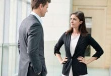 बॉयफ्रेंड करते हैं शर्मिंदा करने वाली ये हरकतें, गर्लफ्रेंड होती रहती है परेशान- Boyfriends do these embarrassing acts